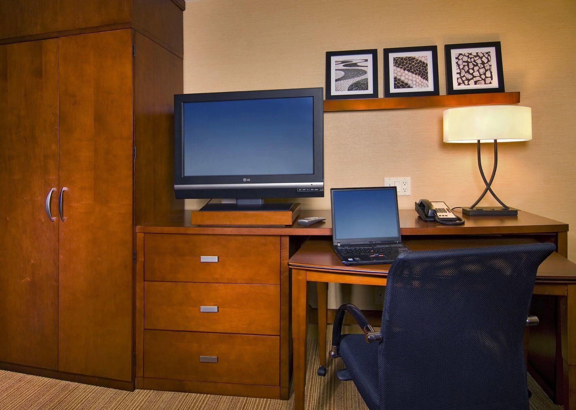 Courtyard By Marriott Charleston Historic District Ξενοδοχείο Δωμάτιο φωτογραφία